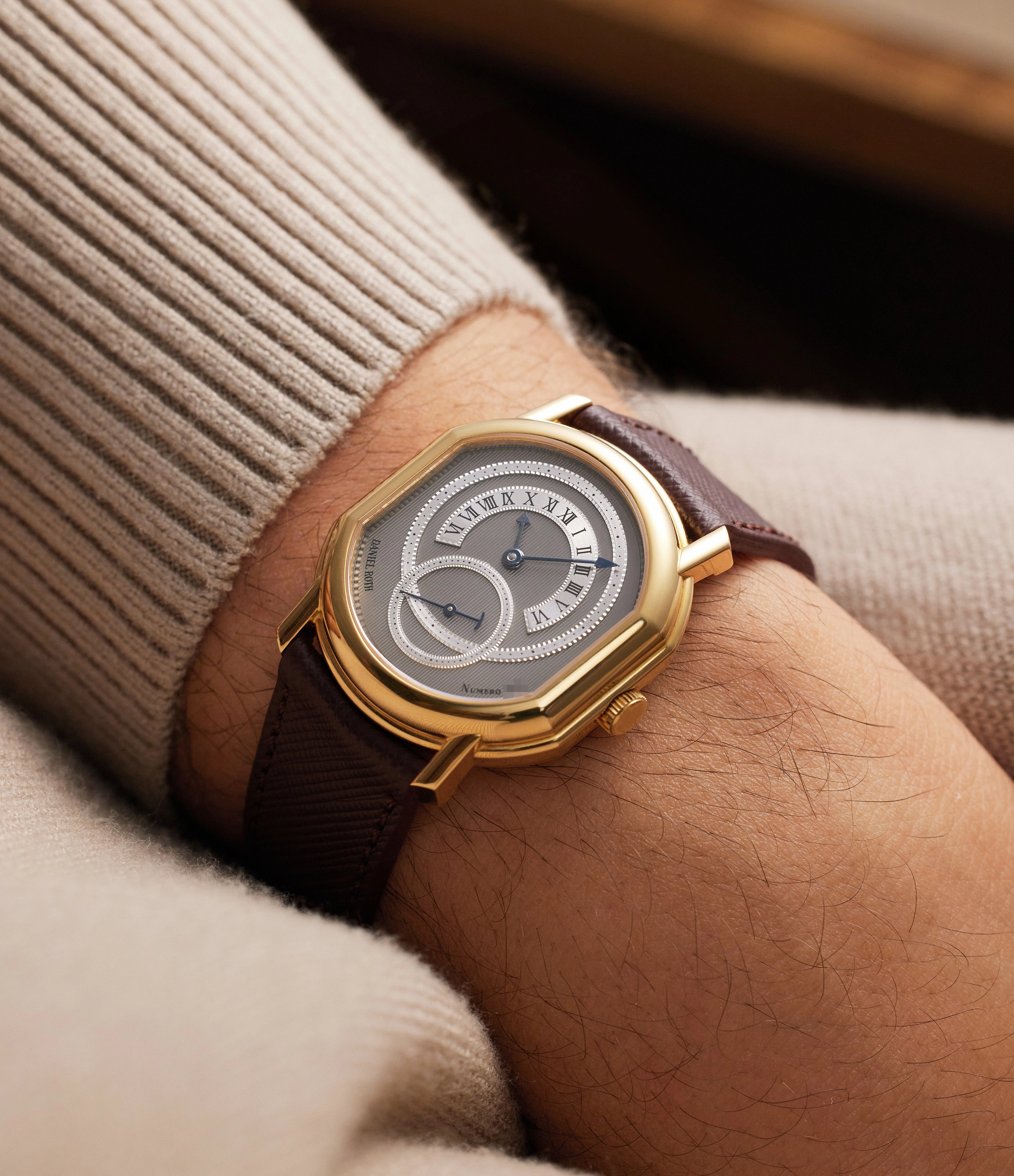 Retrograde 2127 | Yellow Gold