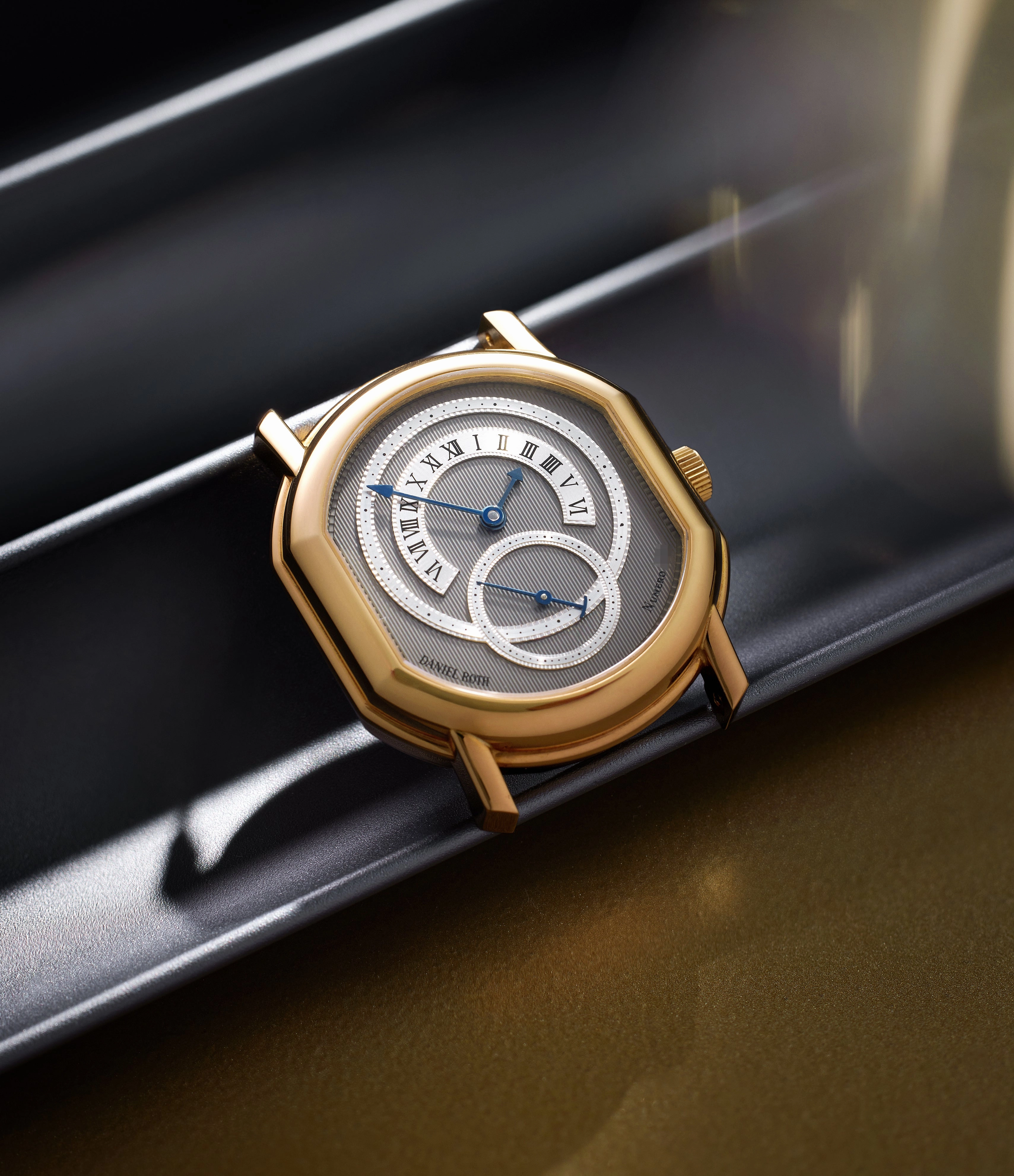 Retrograde 2127 | Yellow Gold