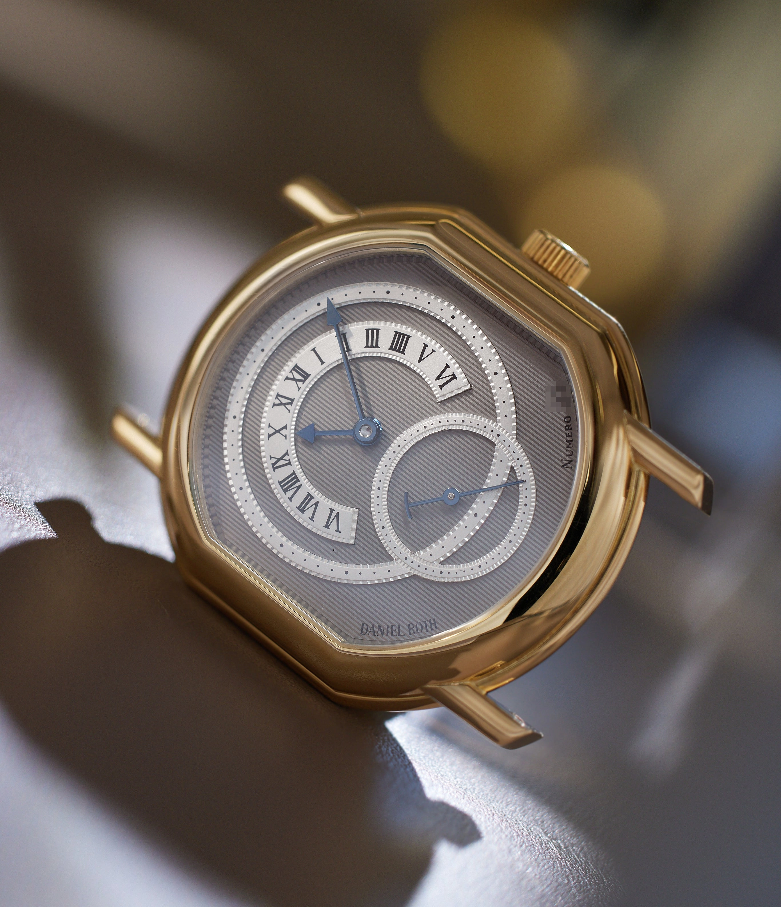 Retrograde 2127 | Yellow Gold