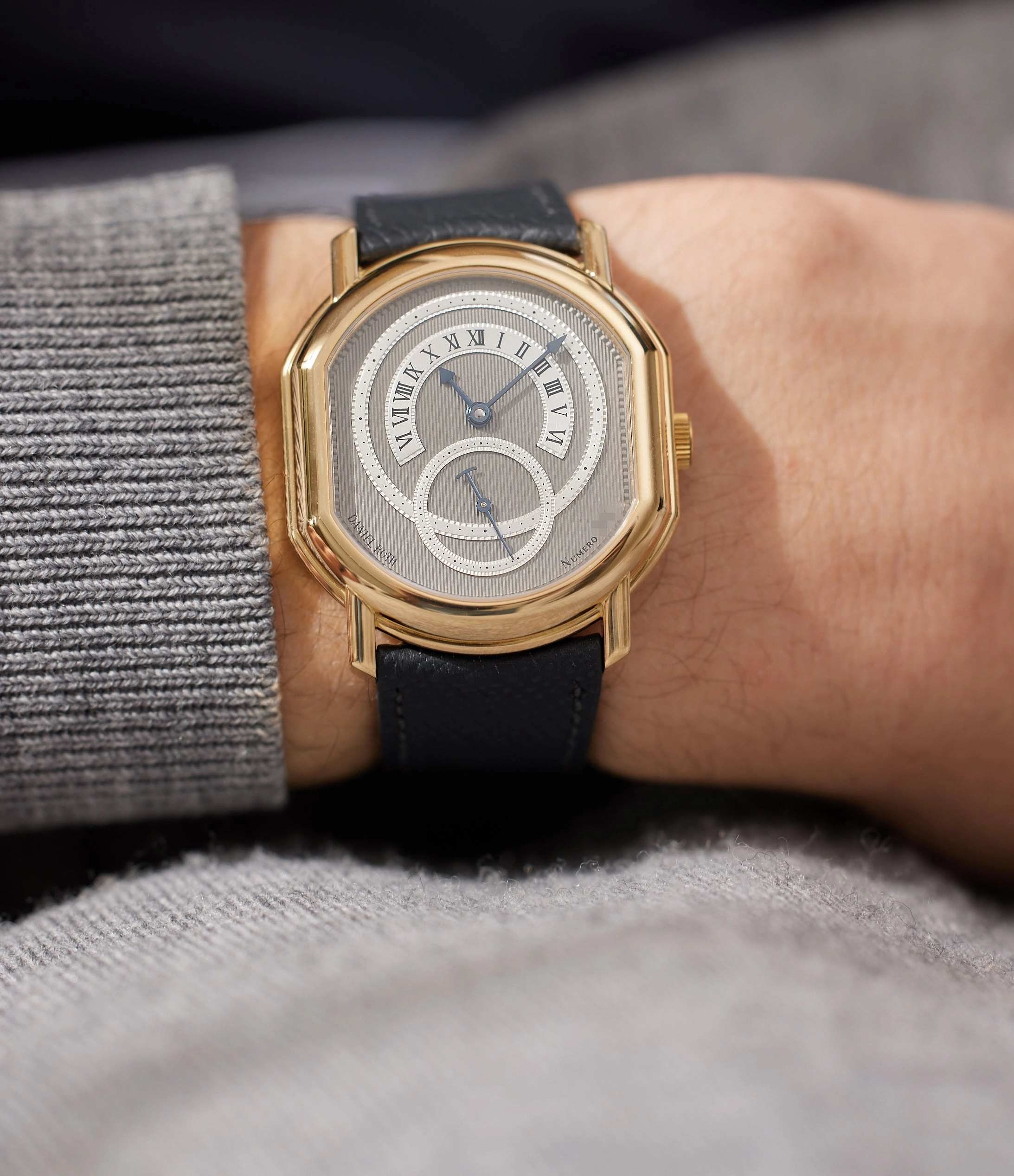 Retrograde 2127 | Yellow Gold