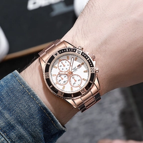 Trendy Men's Steel Belt Quartz Watch Wholesale