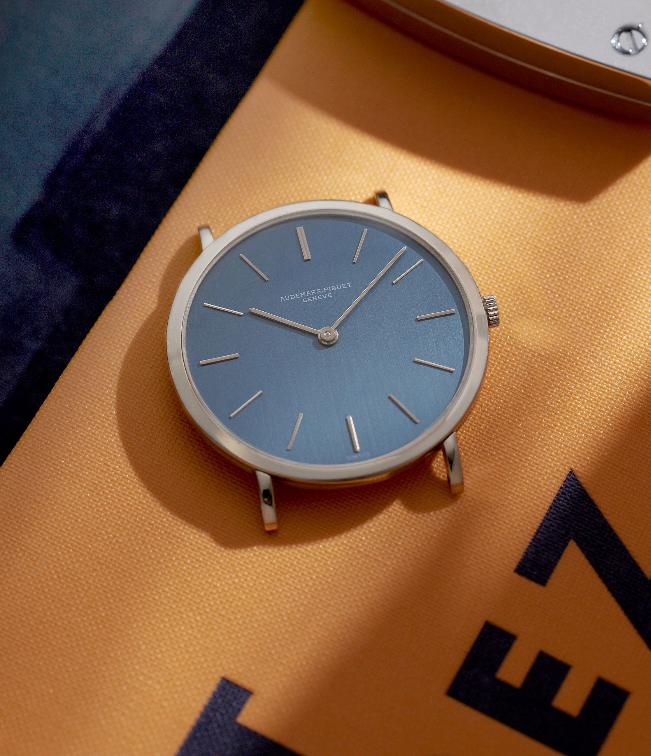Ultra-thin Dress Watch | White Gold
