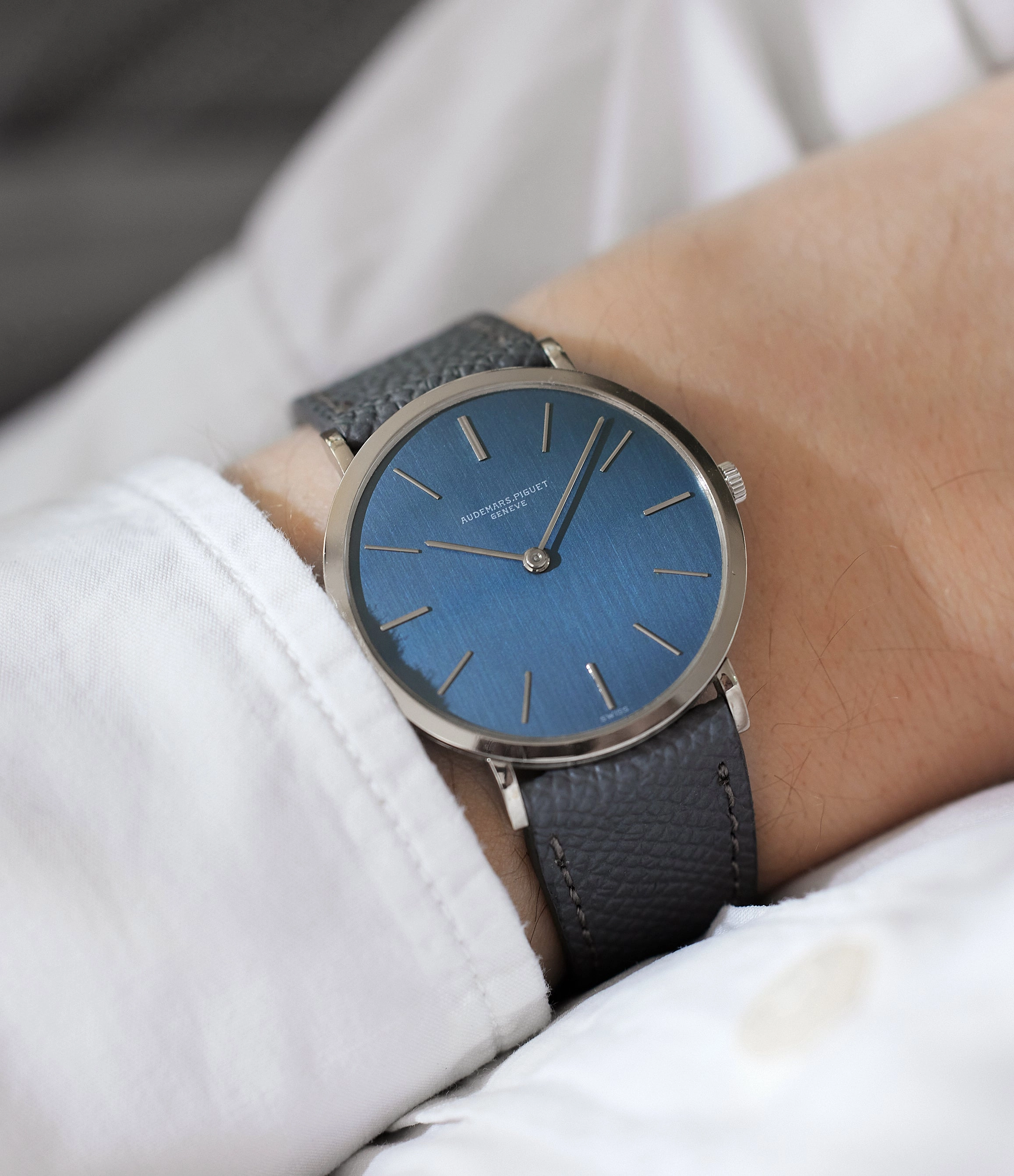 Ultra-thin Dress Watch | White Gold