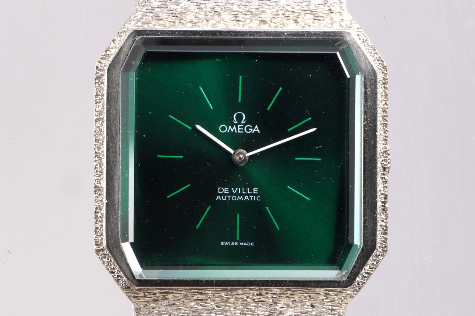 Vintage! Omega De Ville 8328 18k White Gold GREEN DIAL 30mm Watch (80.16g.)